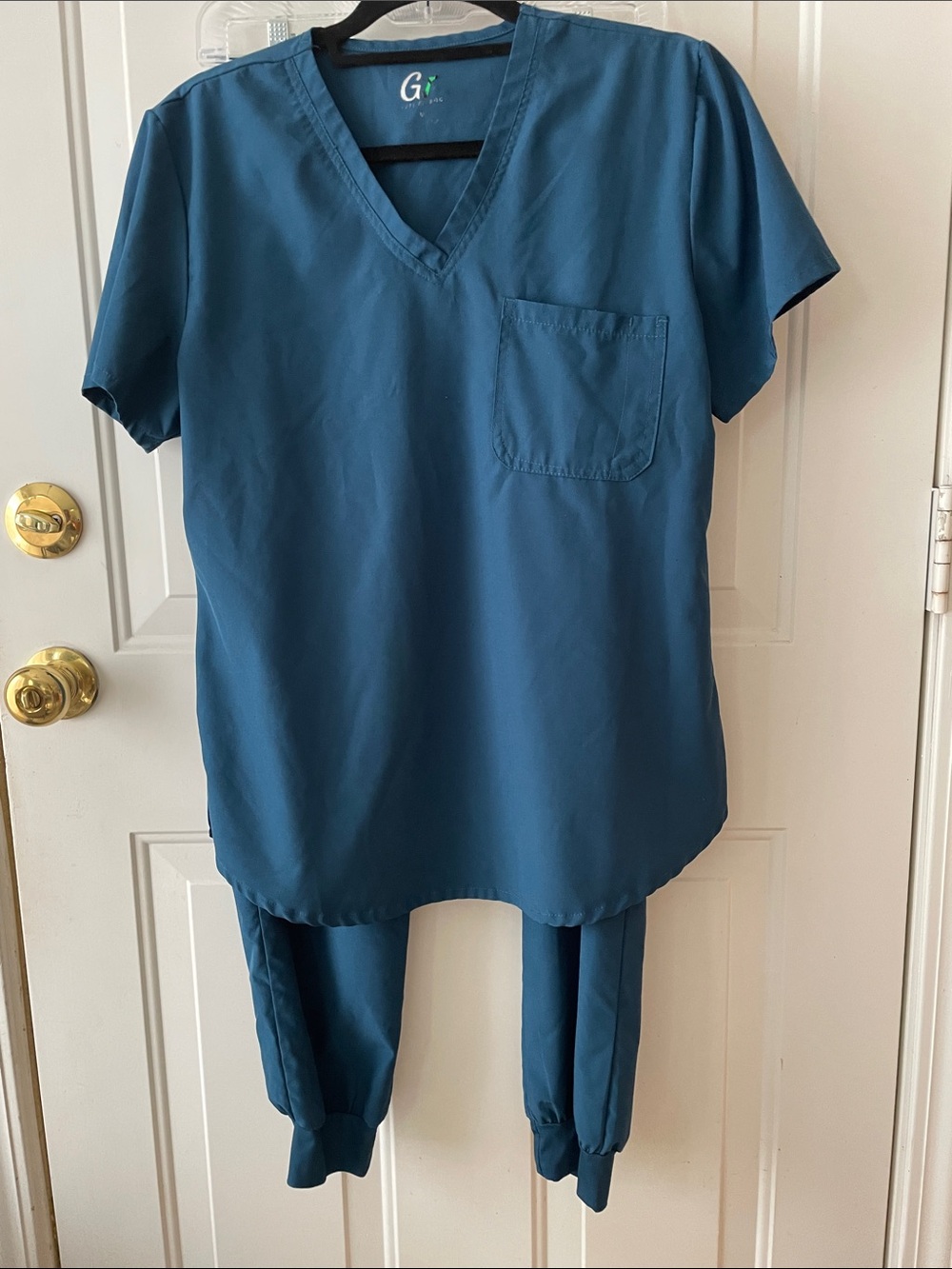 GT Teal V-Neck Scrub Top and Jogger Set - Teal